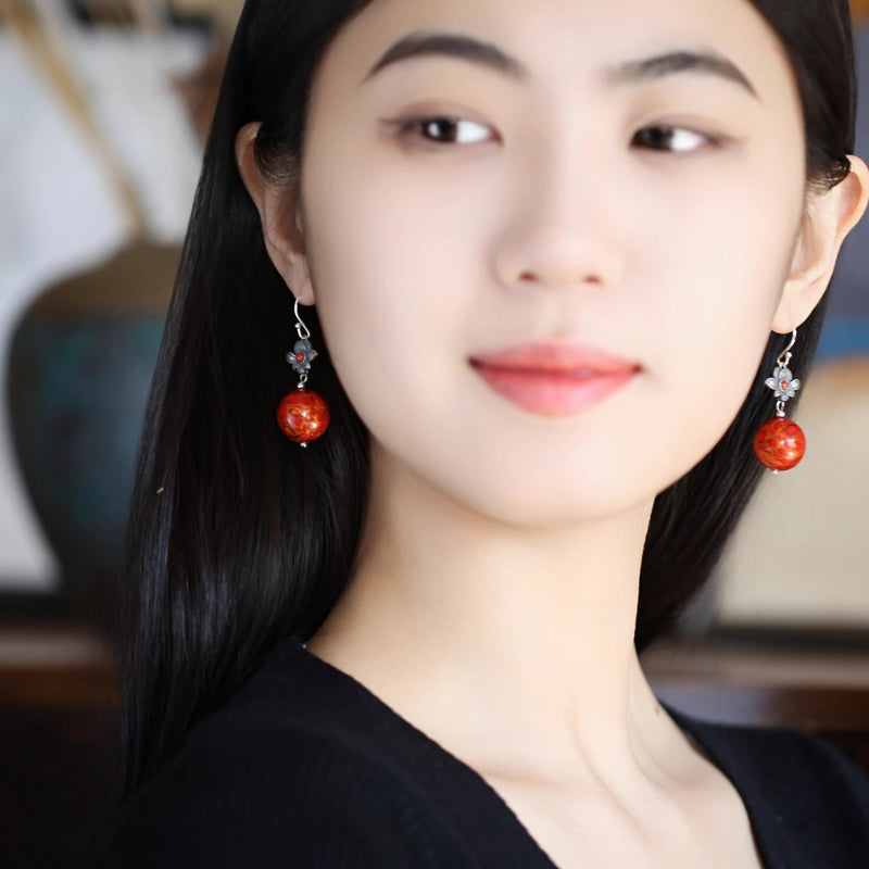 Red ancient - style earrings made of lacquer