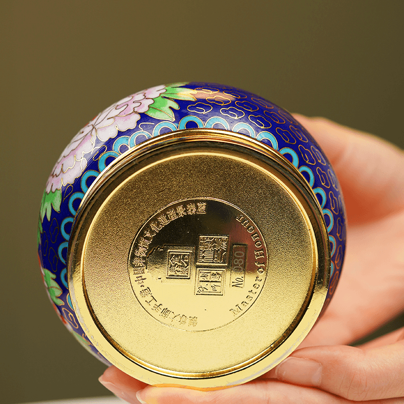 A cloisonné tea caddy made entirely by hand by a high-end Chinese copper cloisonné enamel master