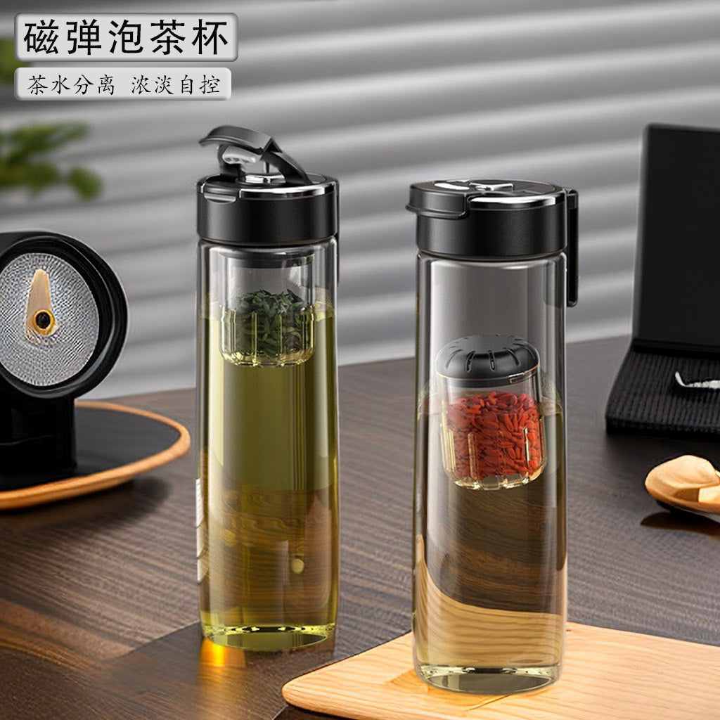 The magnetic tea travel cup operates with one hand