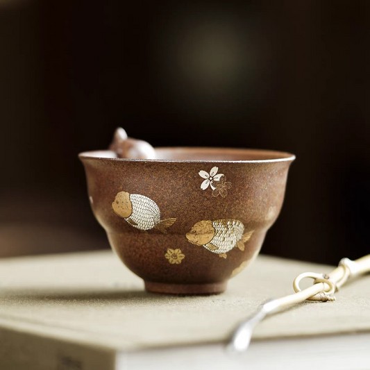 Old rock clay "Flower and Fish Play" gourd tea cup
 
 