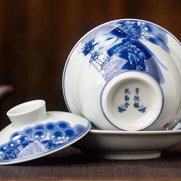 Jingdezhen Porcelain Antique Clay Sancai Gaiwan, Blue and White Opera Huadan Pattern, Hoverable Anti-scald Large Capacity Tea Brewing Bowl for Home Use