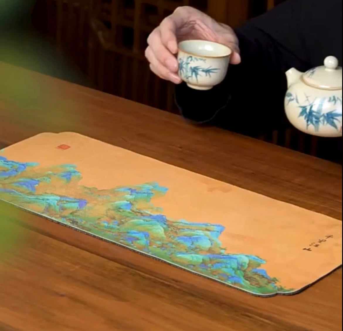 Tea making tablecloth, thousands of miles of rivers and mountains