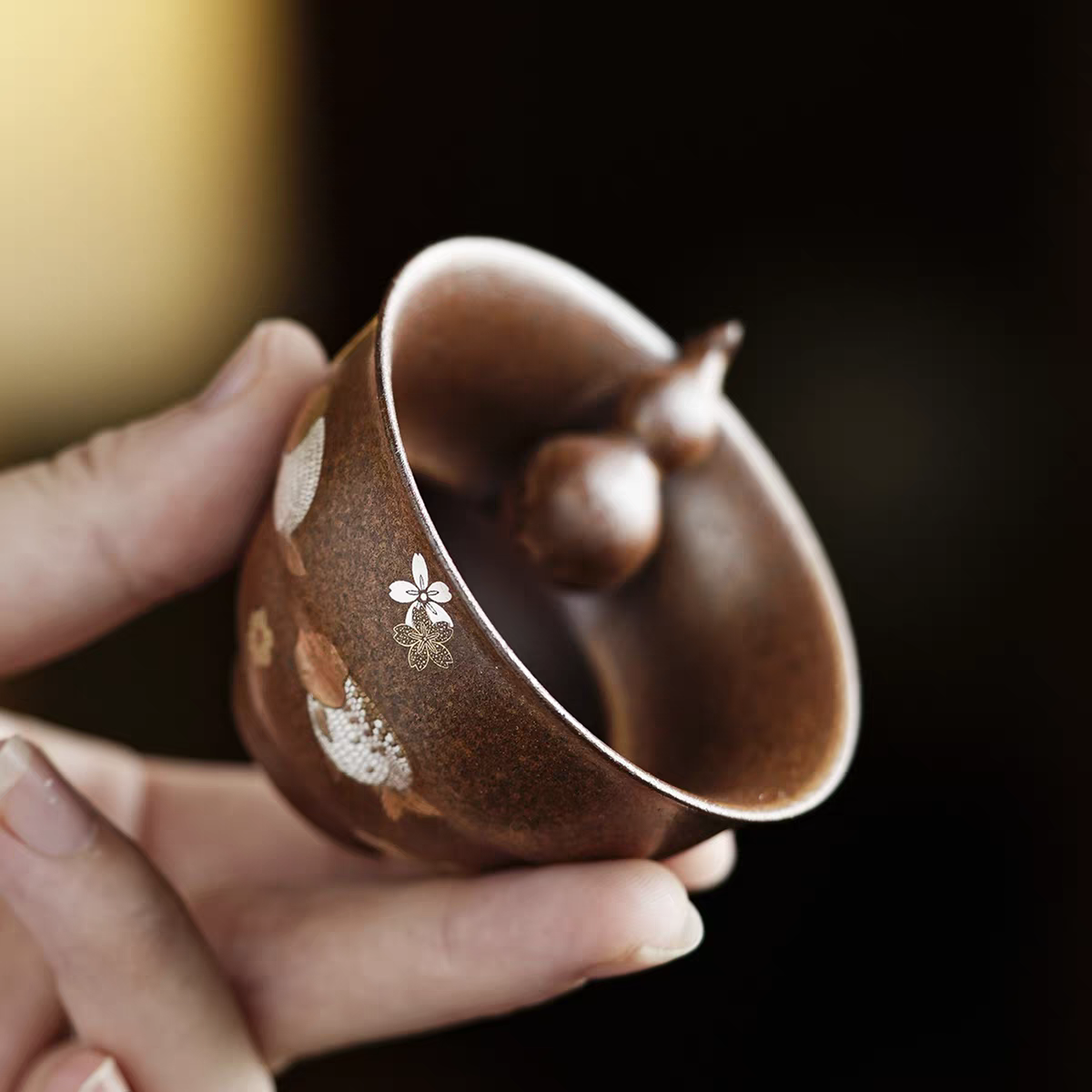 Old rock clay "Flower and Fish Play" gourd tea cup
 
 