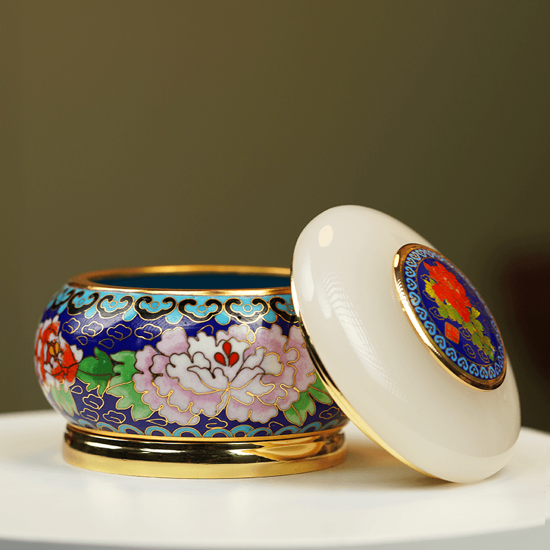 A cloisonné tea caddy made entirely by hand by a high-end Chinese copper cloisonné enamel master
